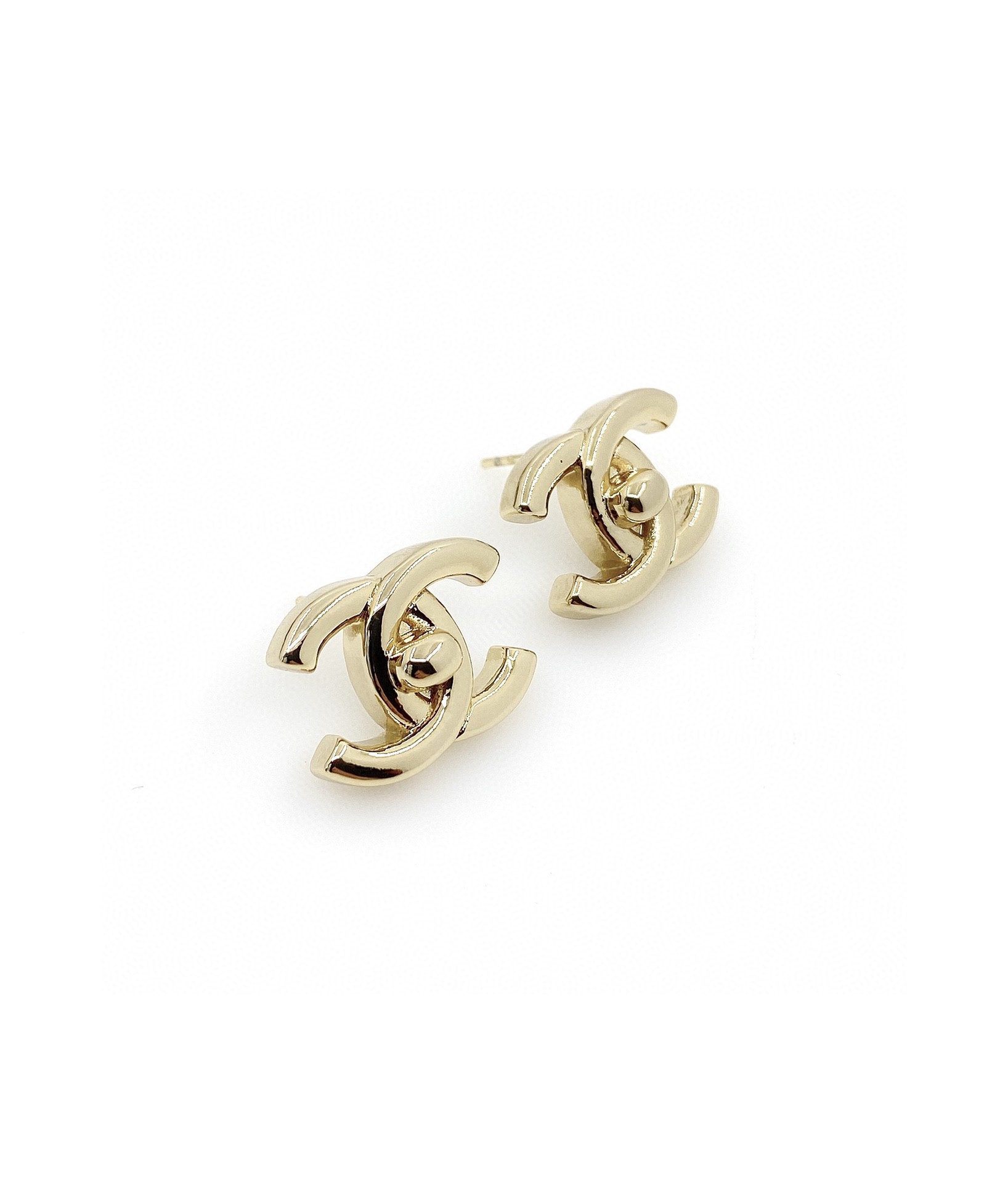 TOP CHANEL Logo Simple Brass Earrings