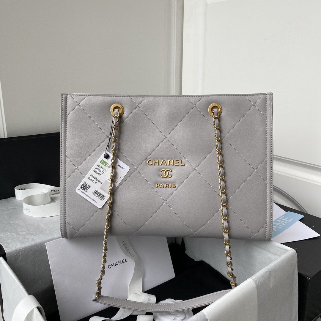 TOP CHANEL Matelasse Tote Calfskin  Small  - Grey