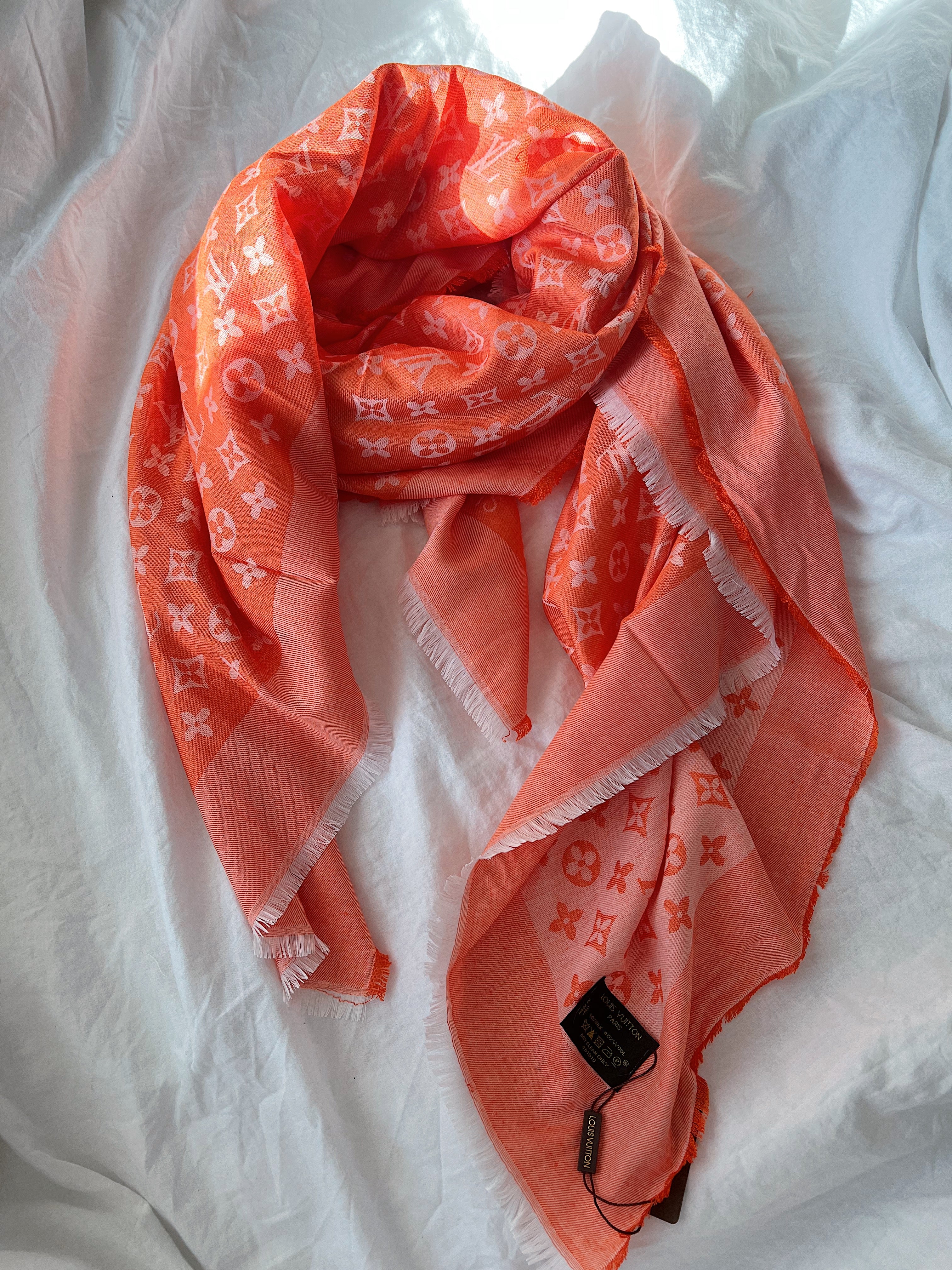 TOP Louis Vuitton LV L*V Big Square Scarf - Orange