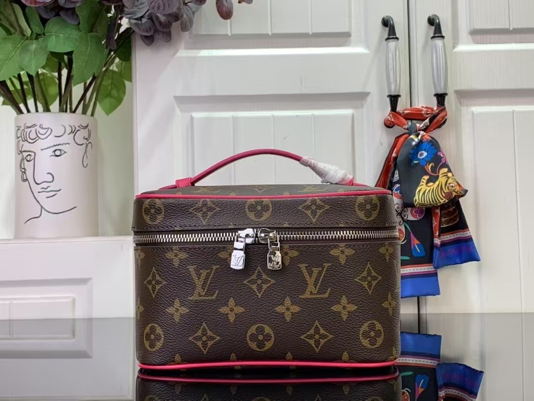 TOP Louis Vuitton LV Nice BB Toiletry Pouch 20/14/13cm - Brown