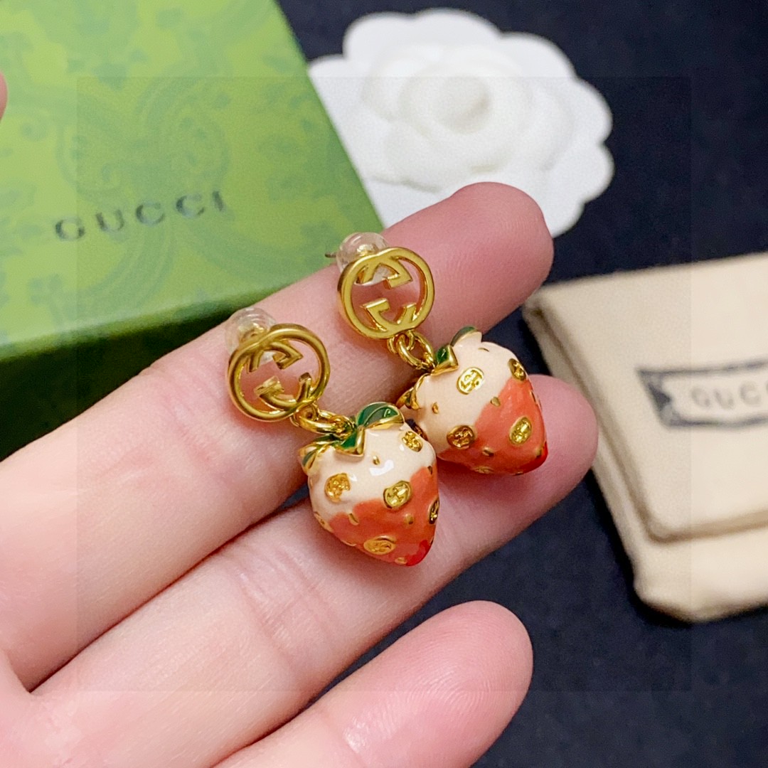 TOP GUCCI Strawberry Pendant Earrings