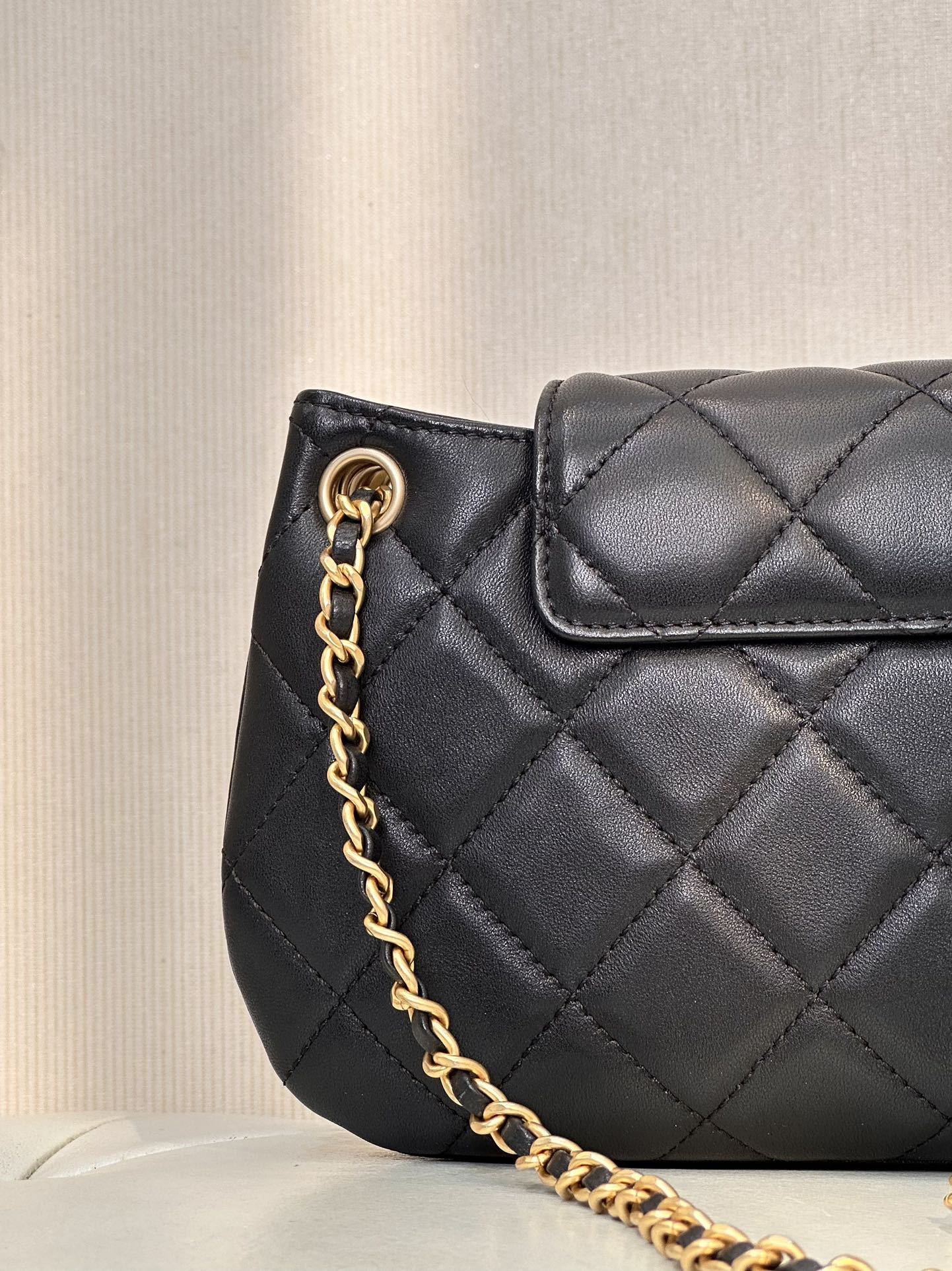 TOP CHANEL Retro Metal LOGO Leather Rhombus Bag 21×14×5cm - GHW&Black