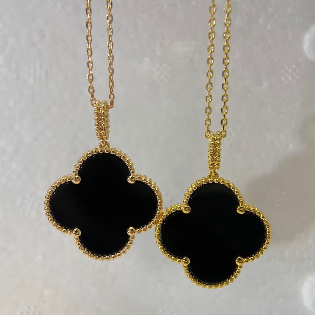 TOP Van Cleef & Arpels Vintage Alhambra Pendant Necklace - 3 Color