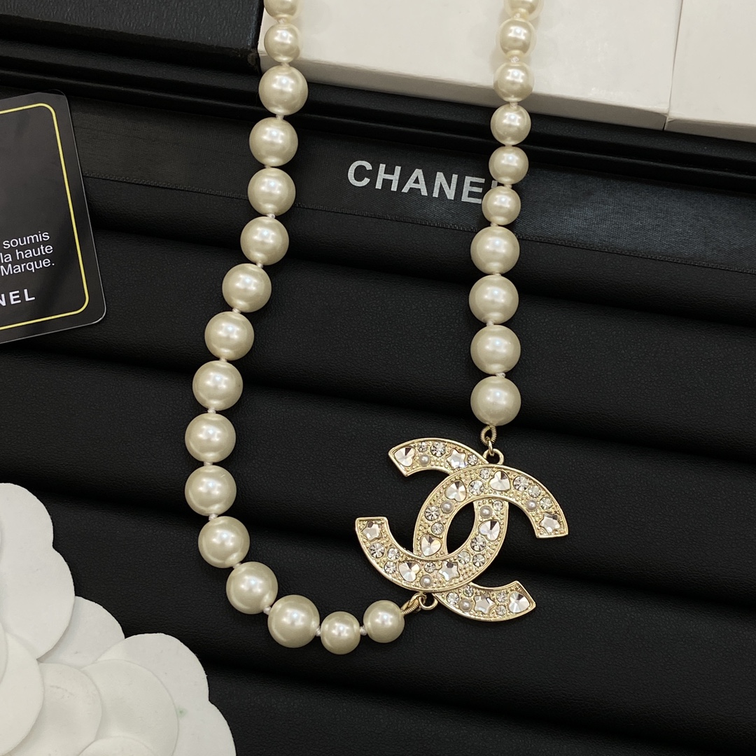 TOP CHANEL CC Pearl Necklace - Gold