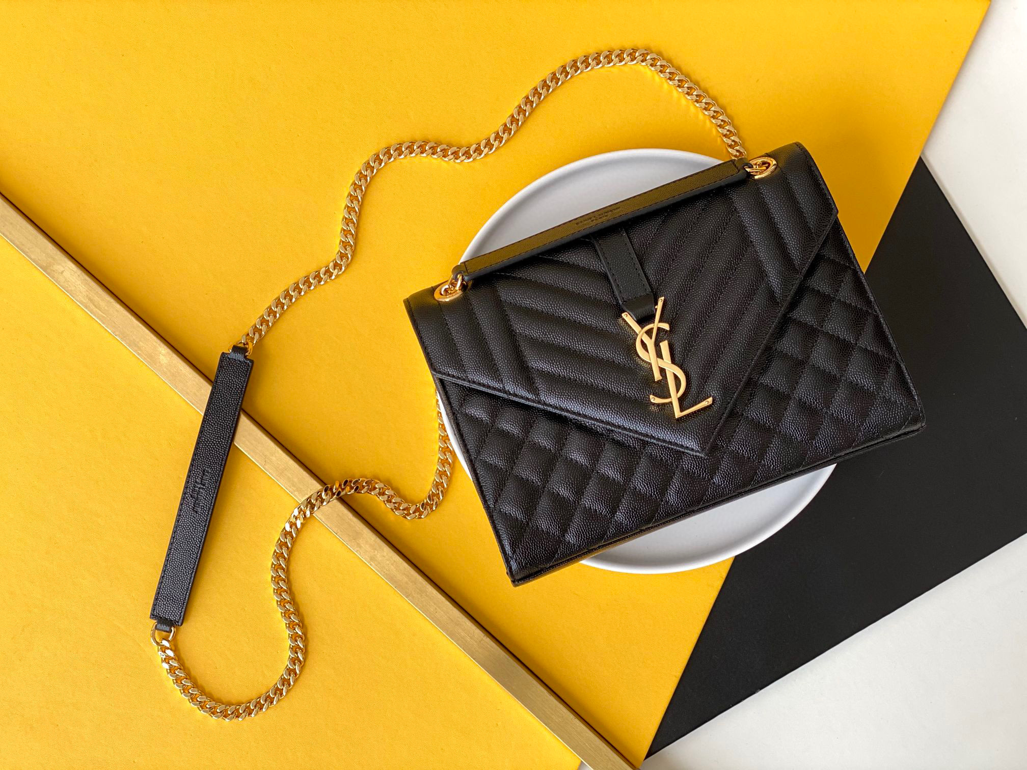 TOP Yves Saint Laurent YSL Envelope Bag Caviar Medium 24cm - Black & GHW