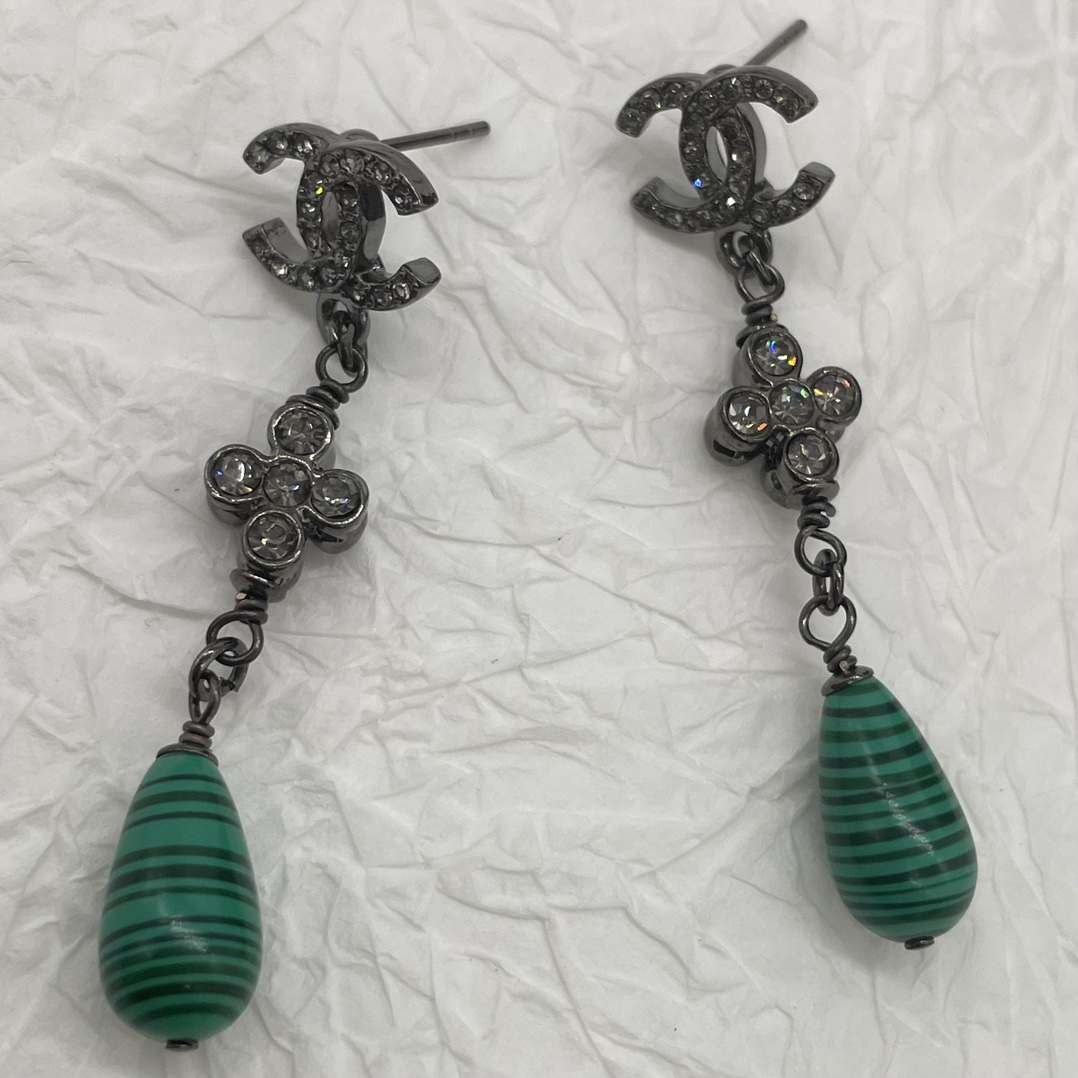 TOP CHANEL Vintage Dounble C Earring