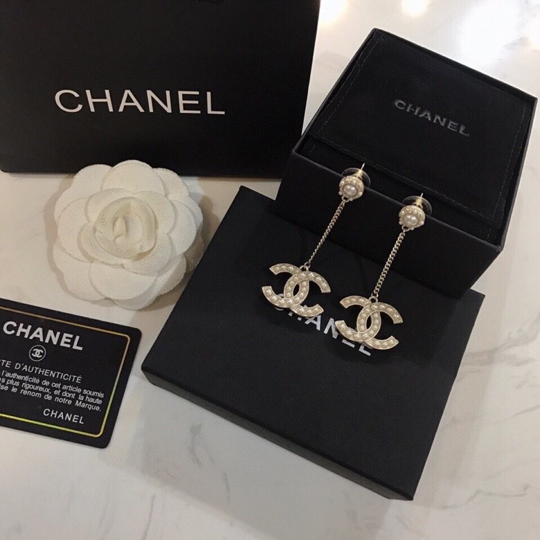 TOP CHANEL Double C Metal Chain Stud Earrings
