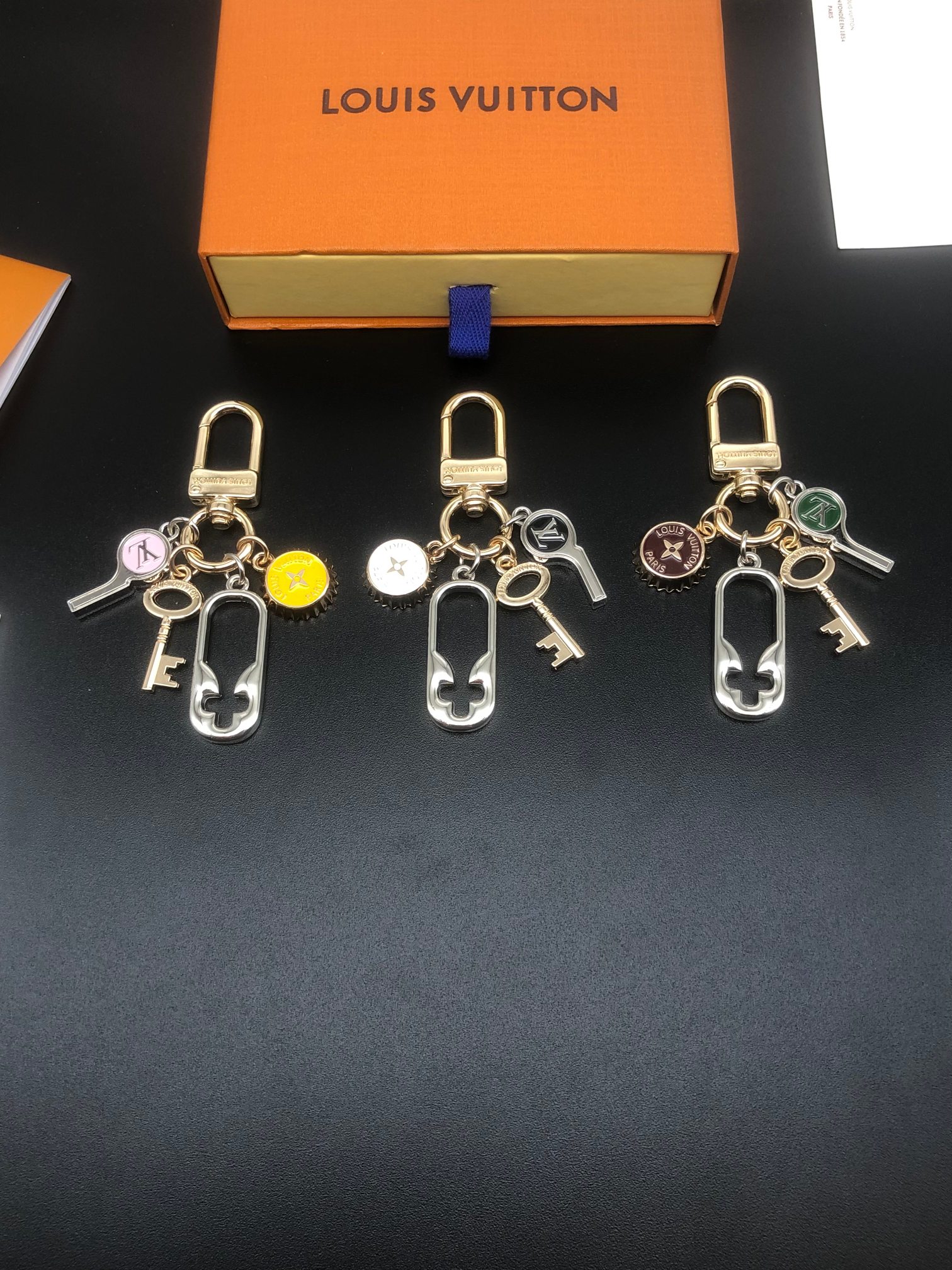 TOP Louis Vuitton LV Keychain - 3 Colors