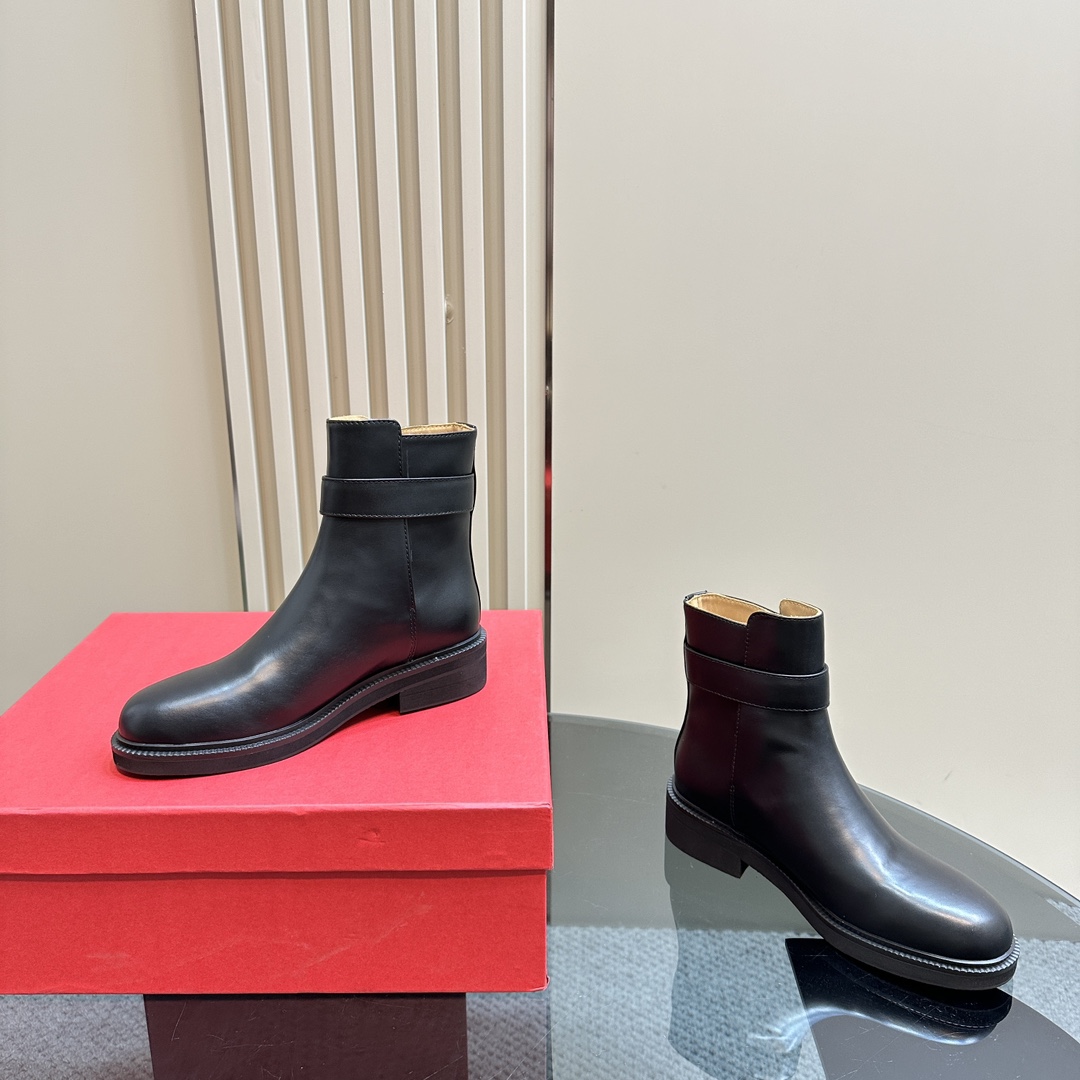 TOP VALENTINO Versatile Ankle Boots - Black