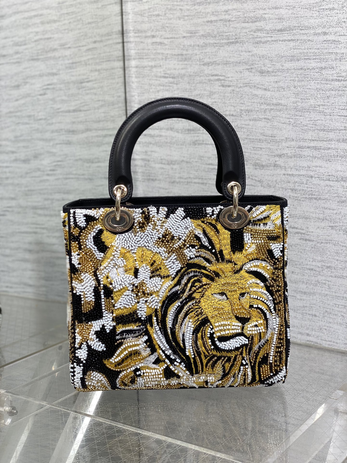 TOP Christian Dior Medium Lady Dior Bag 24x20x11cm Embroidered Lion Beads