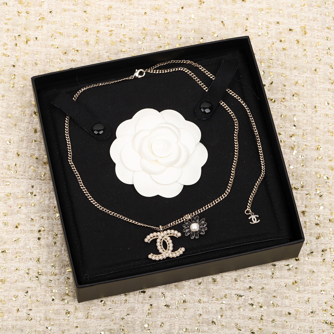 Chanel 23c flower choker