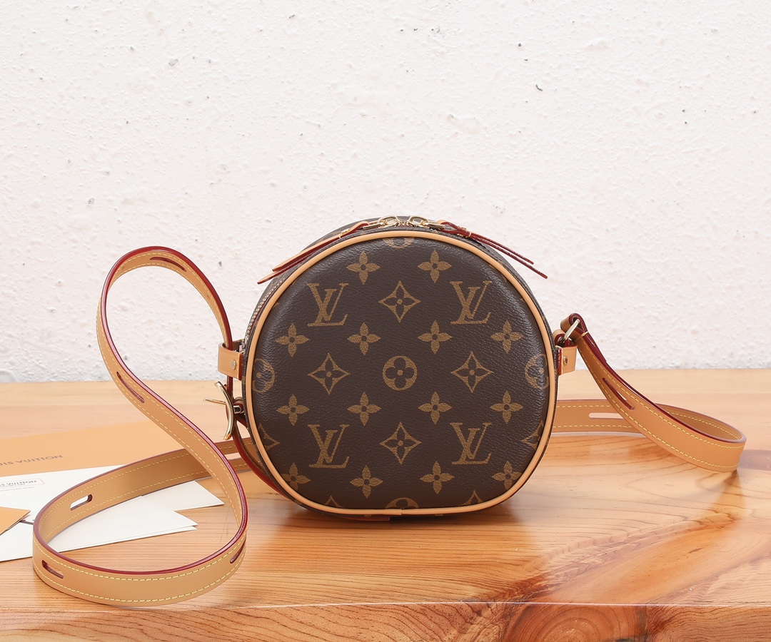 TOP Louis Vuitton LV Boîte Chapeau Souple Bag 17 x 18 x 7 cm - Reverse Monogram