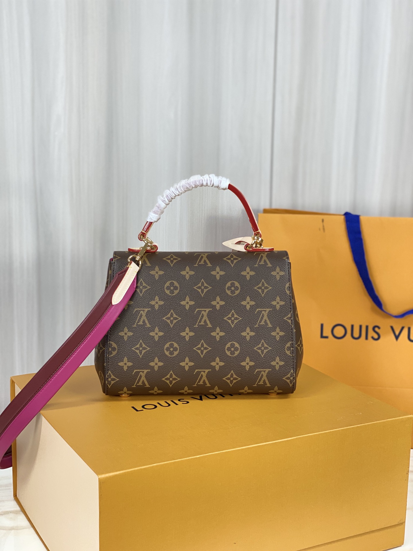 Louis Vuitton Cluny MM M42735