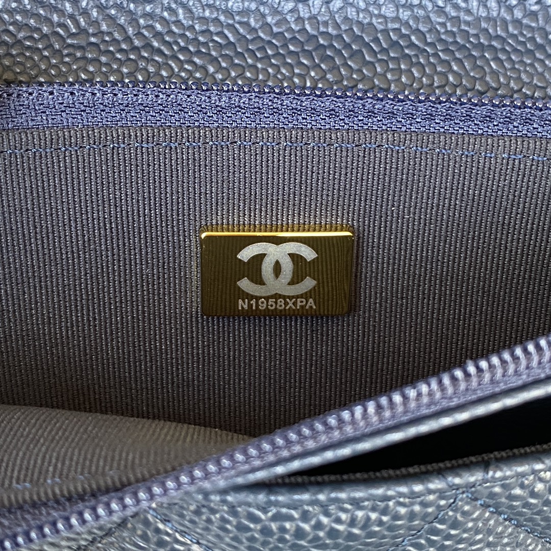 TOP CHANEL WOC Bag Lychee Leather small logo 19 cm - Dark Blue & GHW