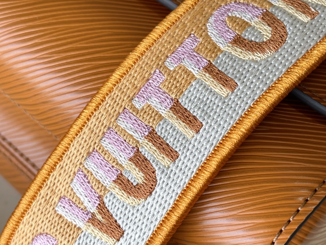 Louis Vuitton Twist MM M21555