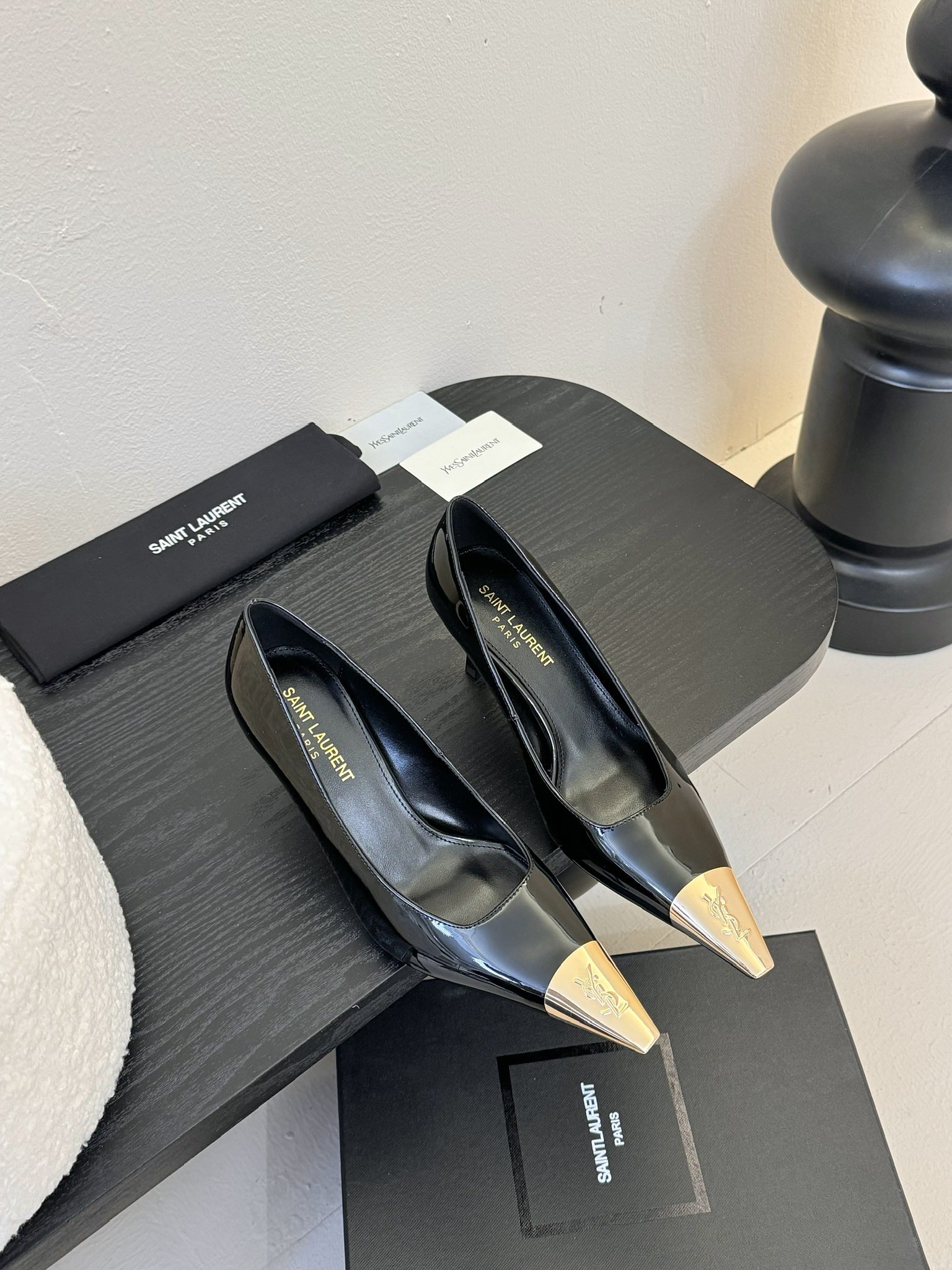 TOP Yves Saint Laurent YSL High Heel Pumps - Black