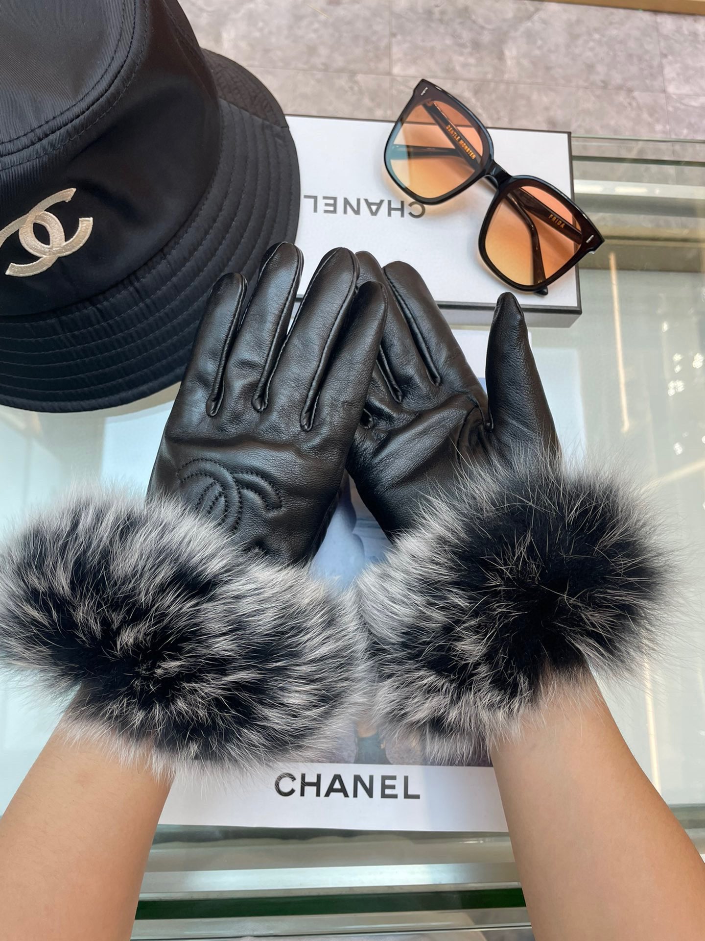 TOP CHANEL  Women's Gloves First Grade Sheepskin Gloves- Black