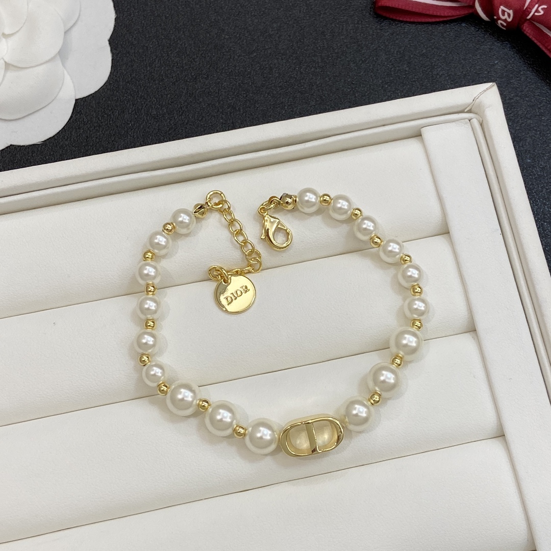 TOP Christian Dior CD  Bracelet - Gold
