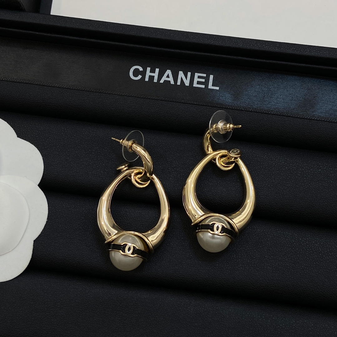 TOP CHANEL CC Earring