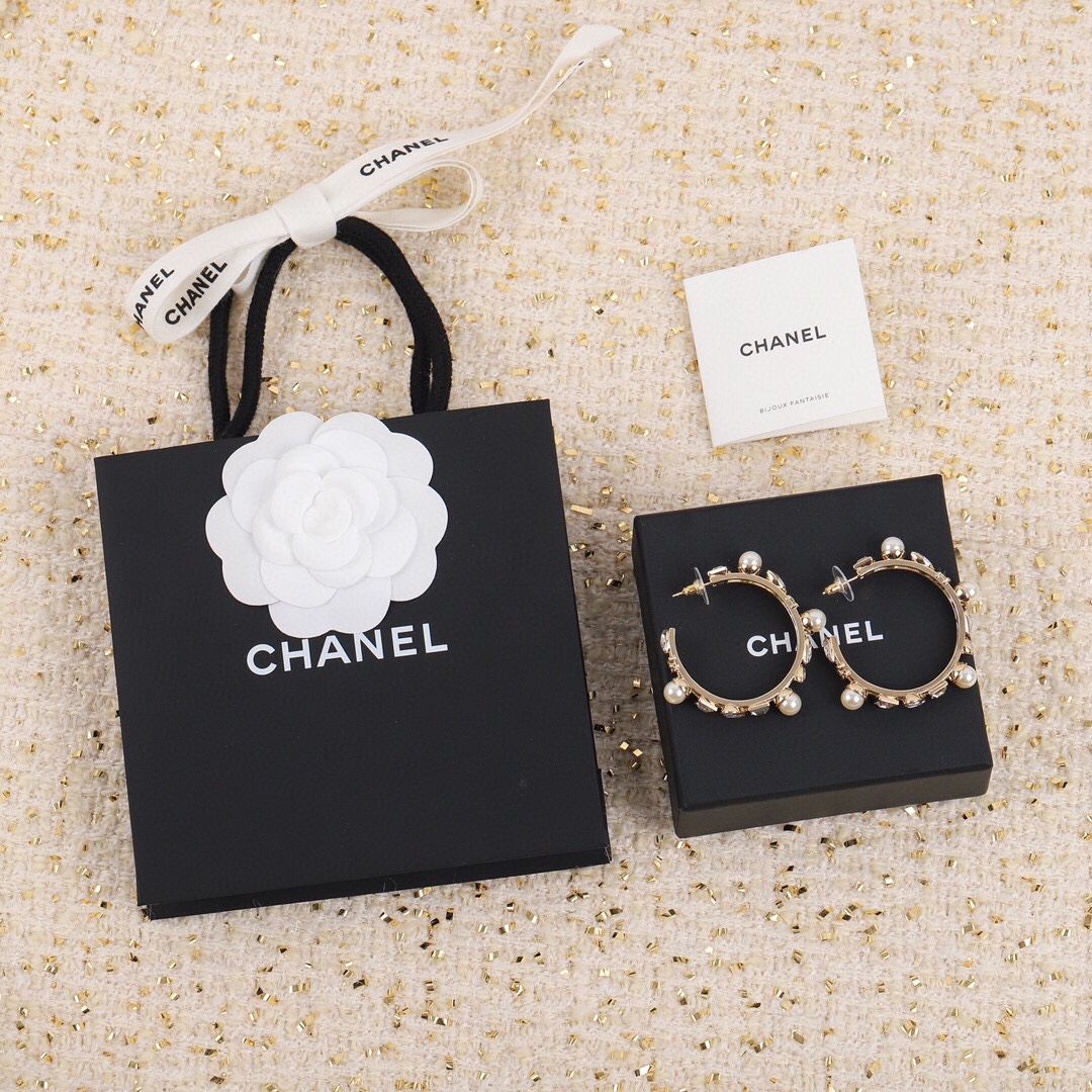 TOP CHANEL Half Circle Earrings