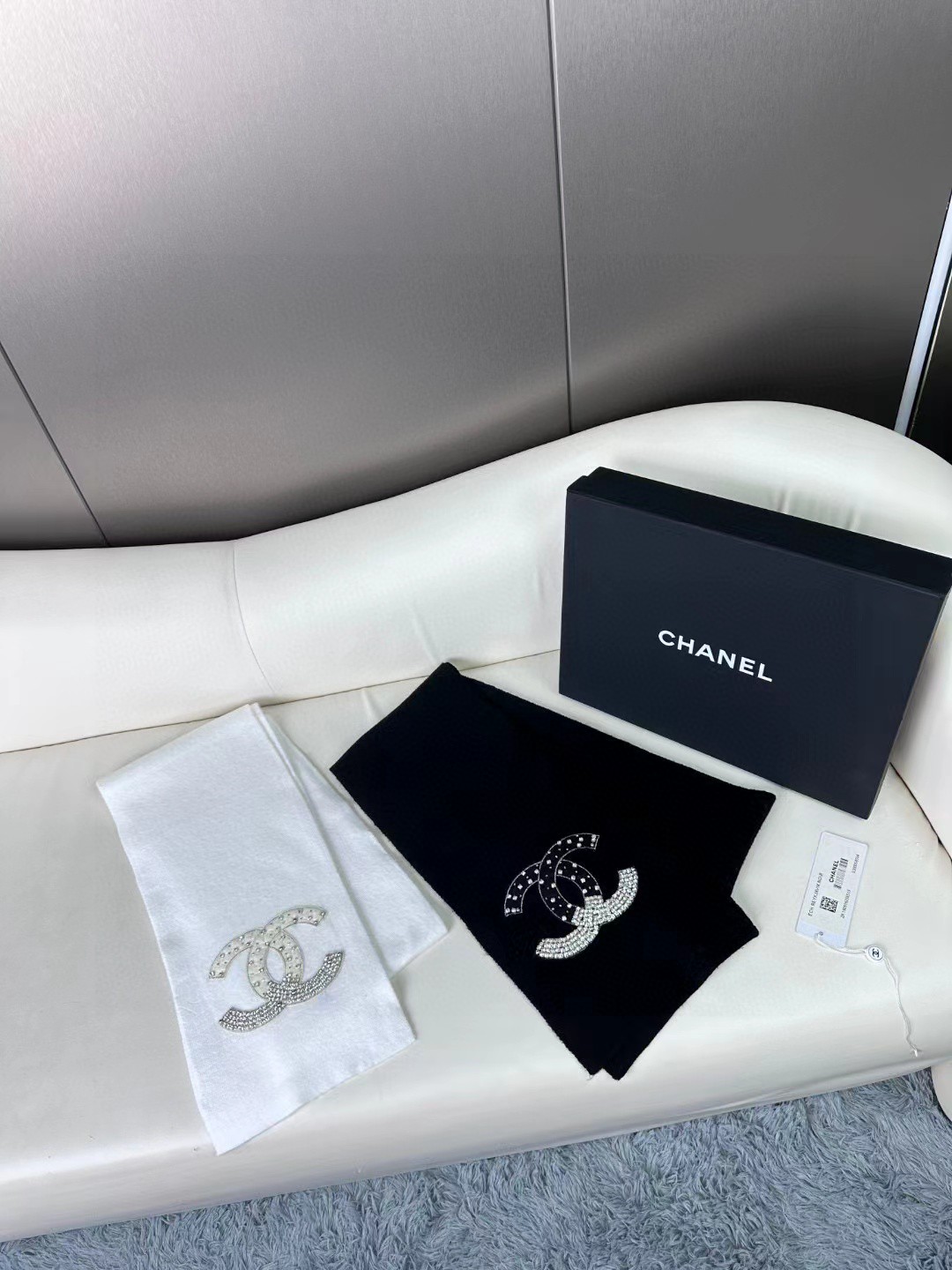 TOP Chanel Scarf with Diamonds Logo 20×180 cm - 2 Colors
