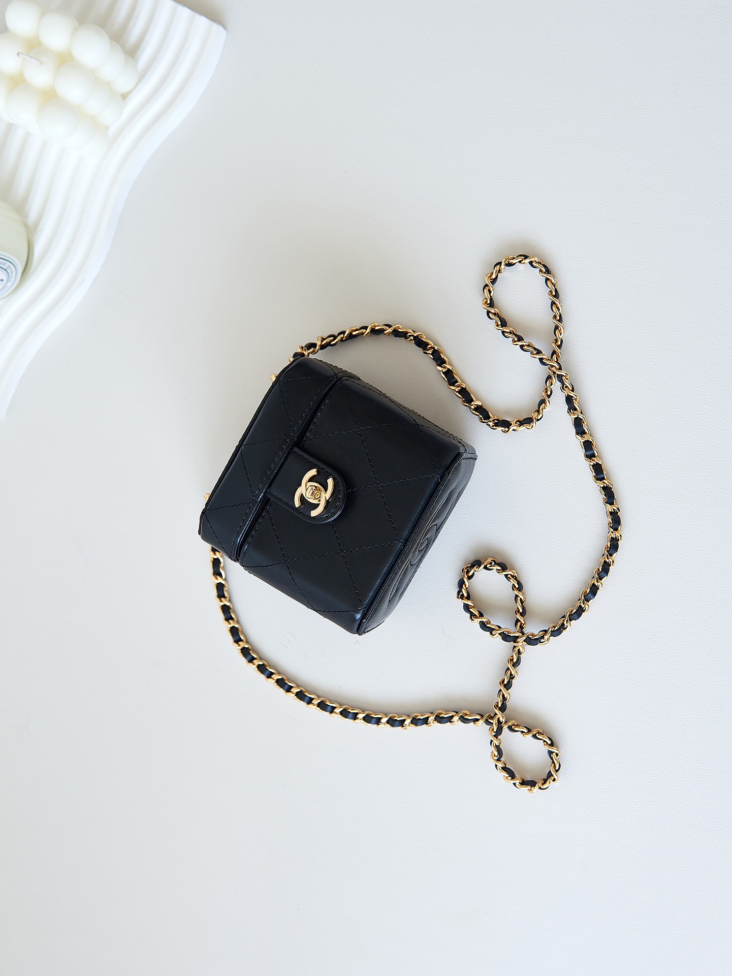 TOP CHANEL Small Makeup Box 9.5-10.5-7cm - Black