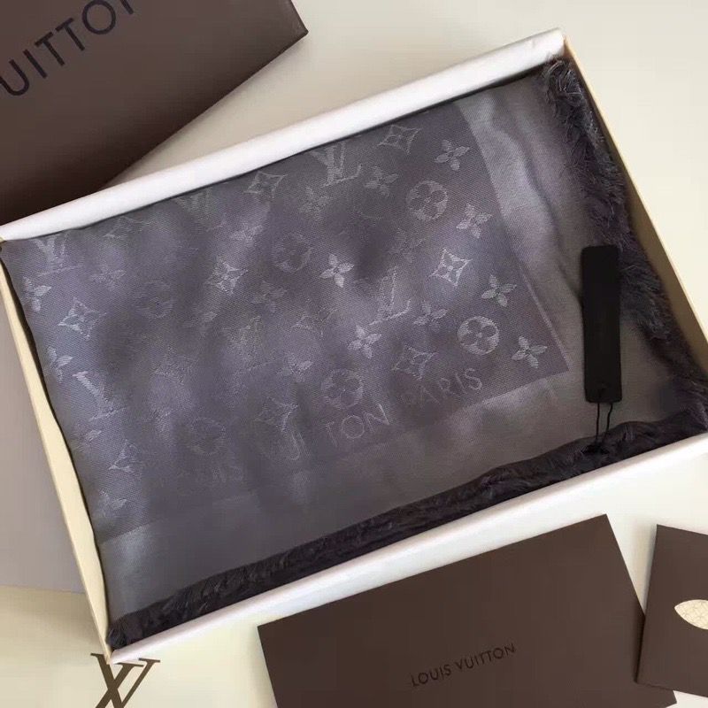 TOP Louis Vuitton LV L*V Big Square Scarf - Grey