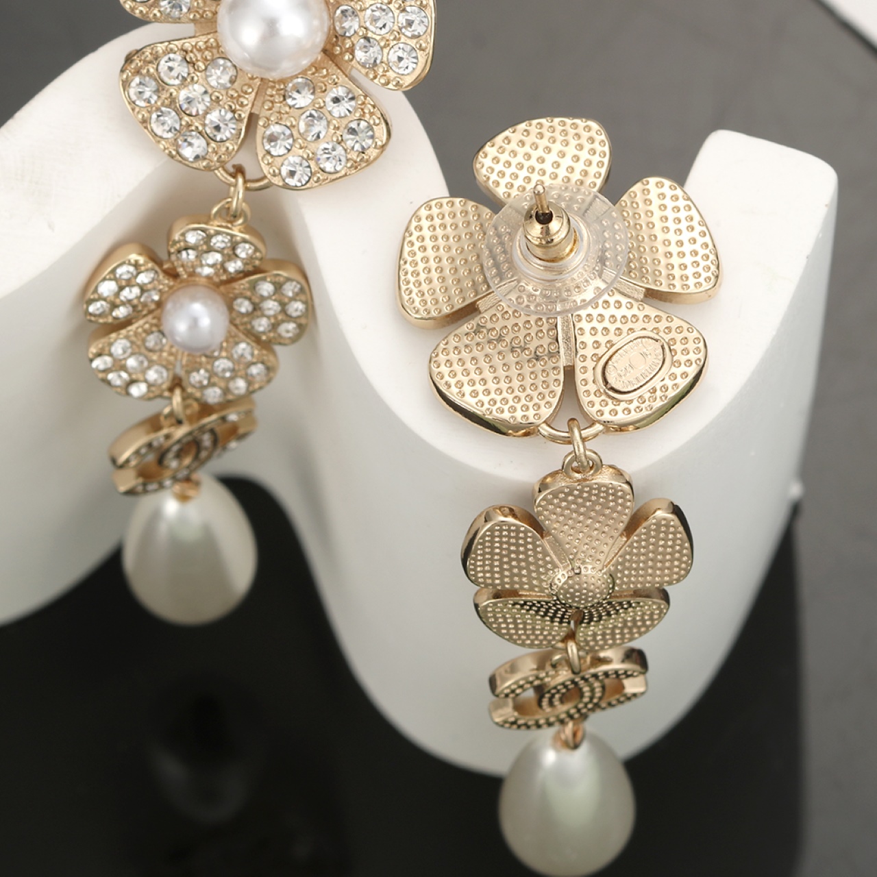 TOP CHANEL Flower Earrings