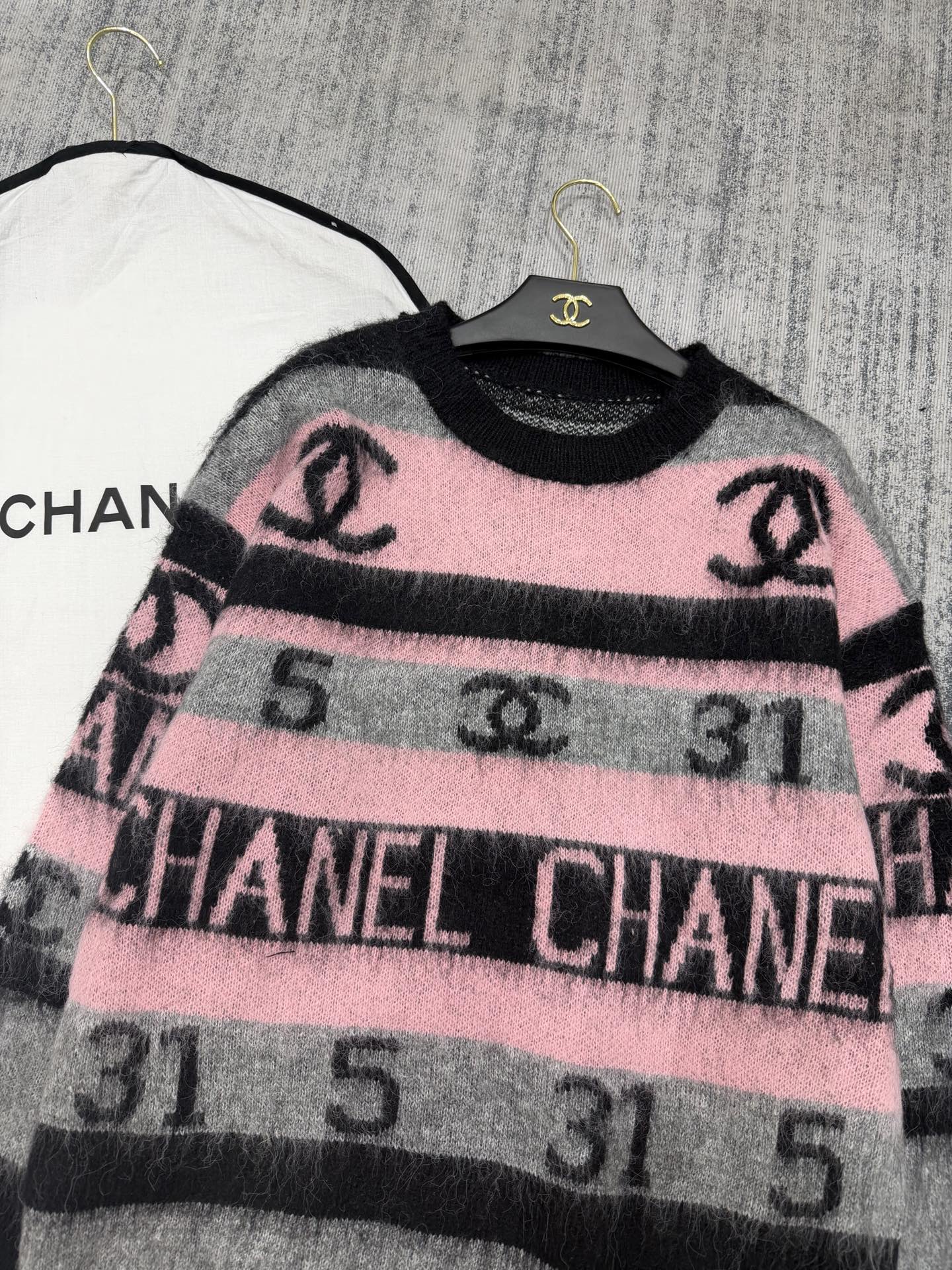 TOP CHANEL Sweater -  Pink and Black