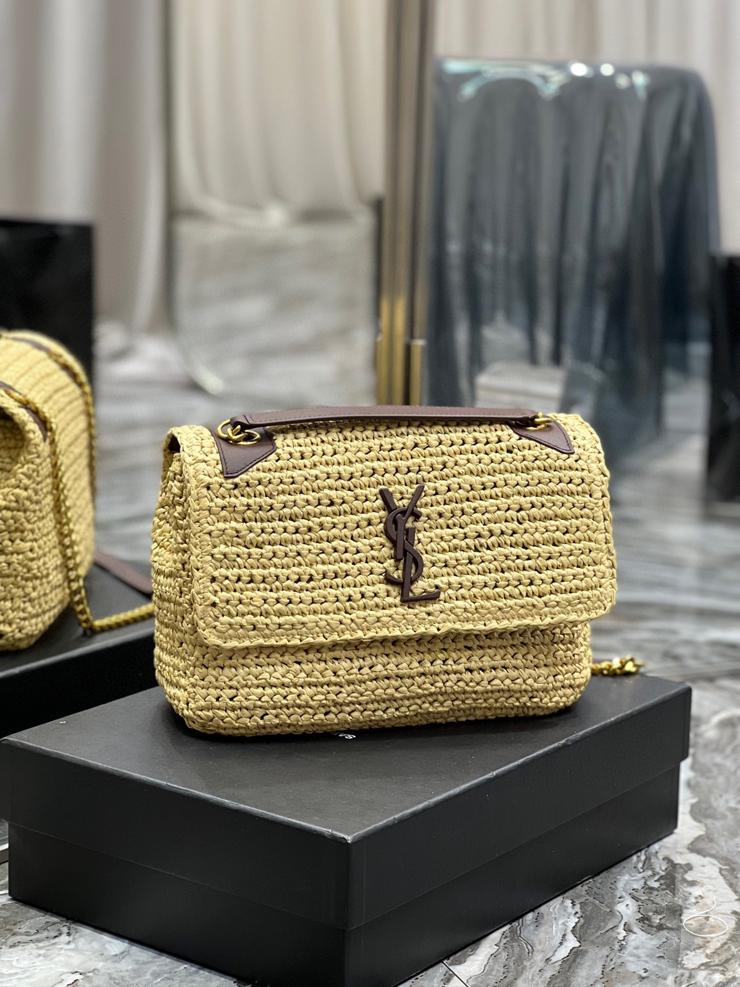 TOP Yves Saint Laurent YSL Niki Straw Bag