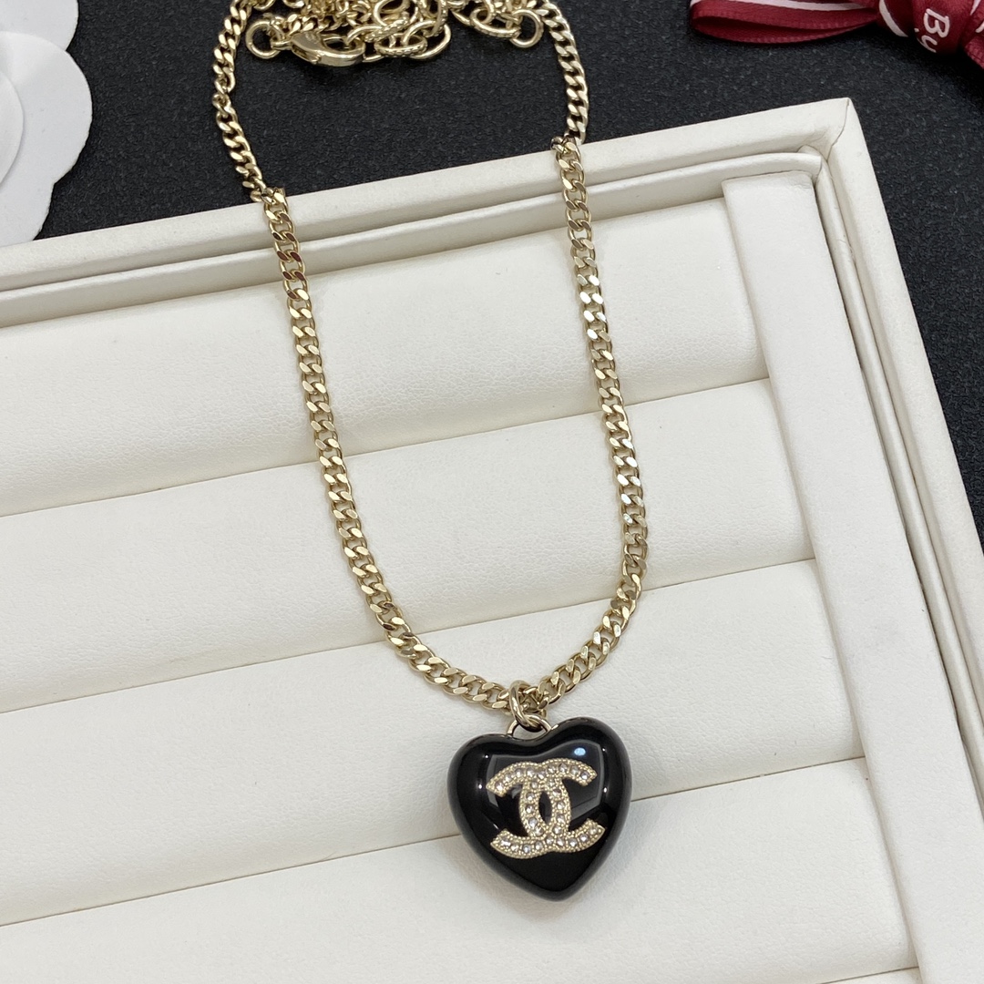 TOP CHANEL Heart Necklace - Gold&Black