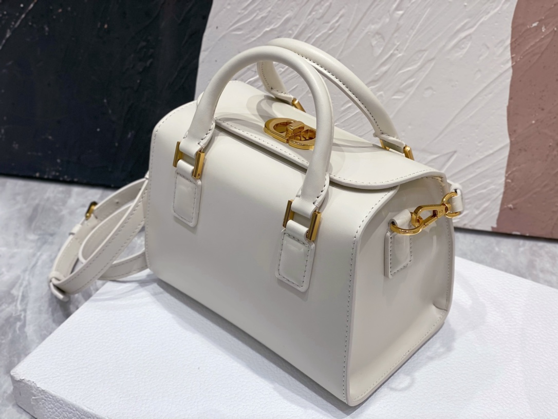 TOP Christian Dior Dior New Pillow Bag Handbag 19*15*15 cm - Milky White