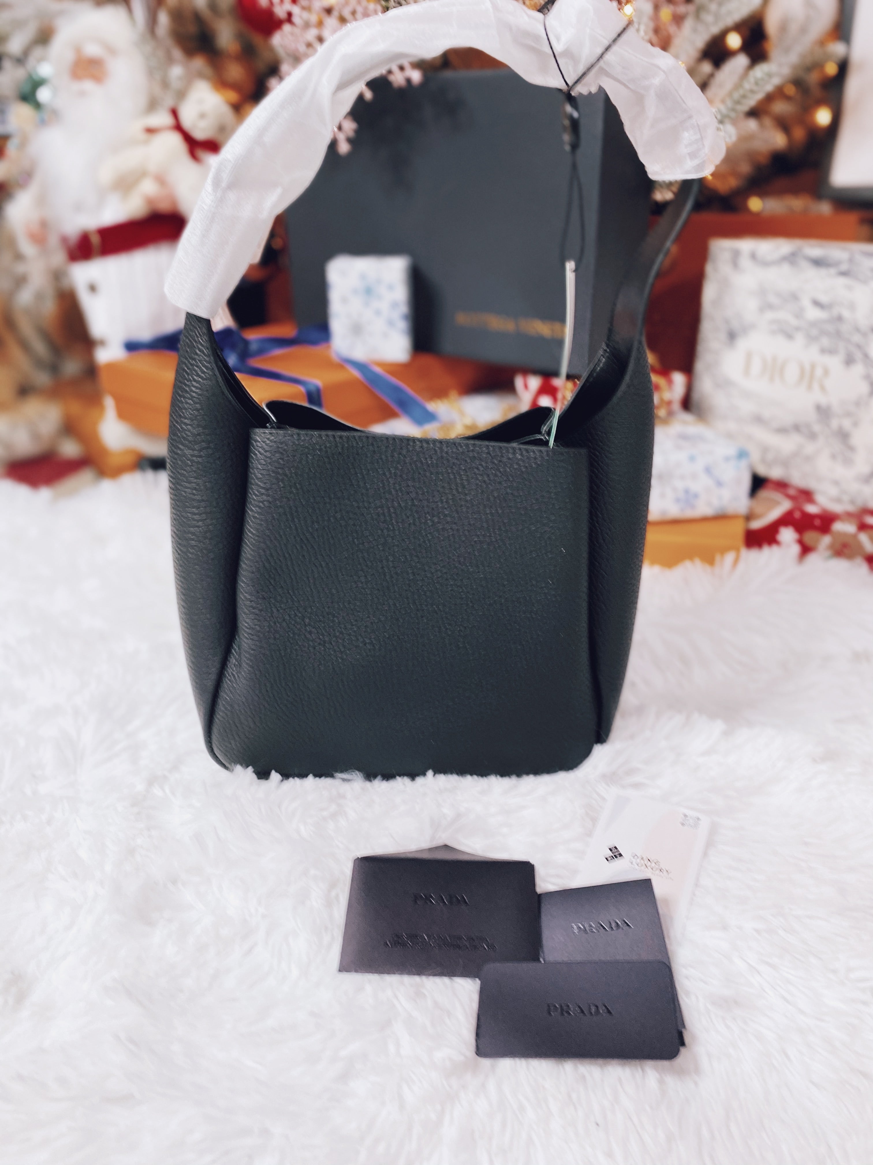 TOP PRADA Leather Handbag - BLACK
