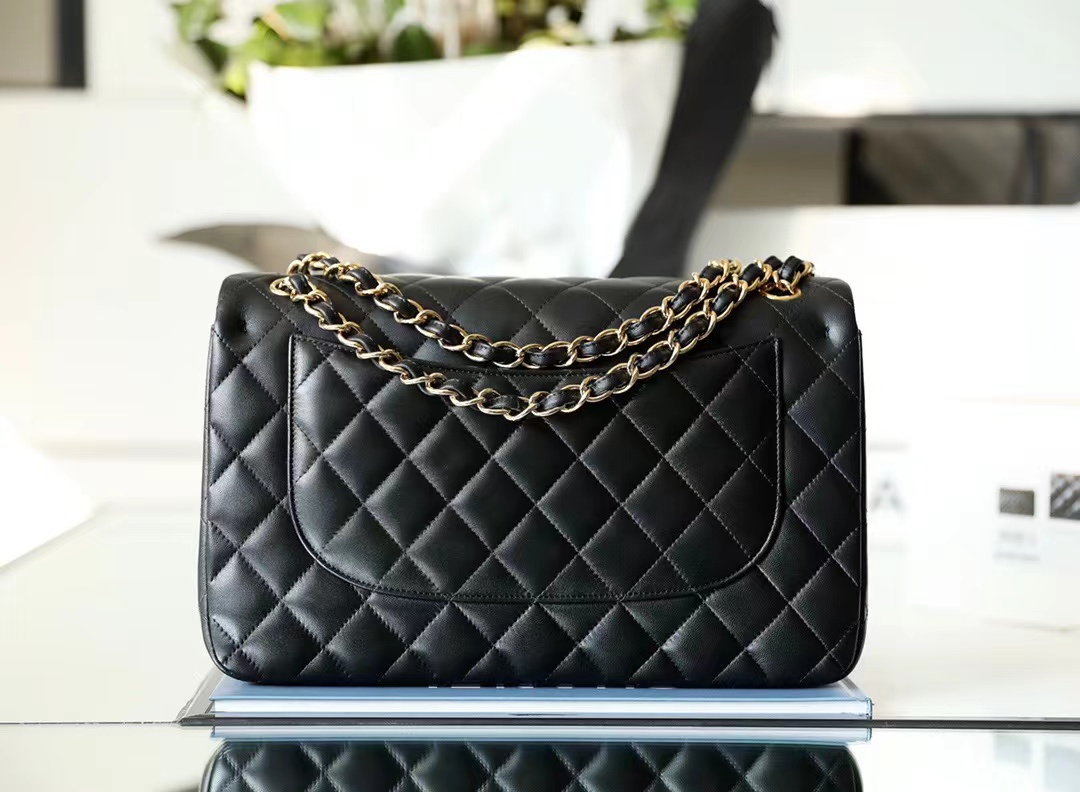 TOP CHANEL Classic Flap Bag Jumbo Large 30CM - Black & GHW
