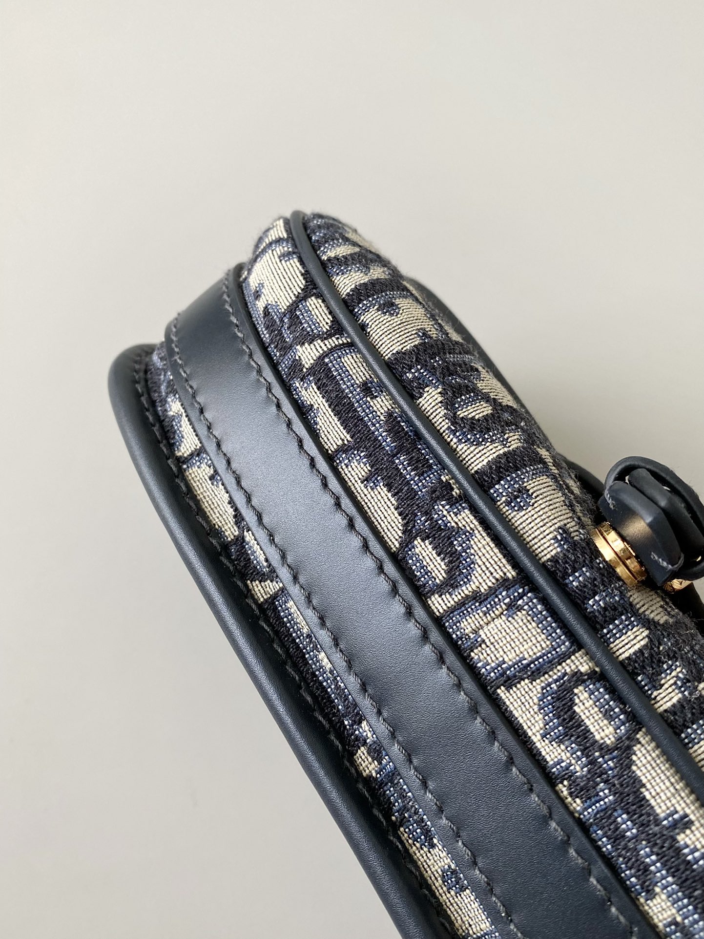 TOP Christian Dior East-West Bobby Crescent package 22×13×5cm