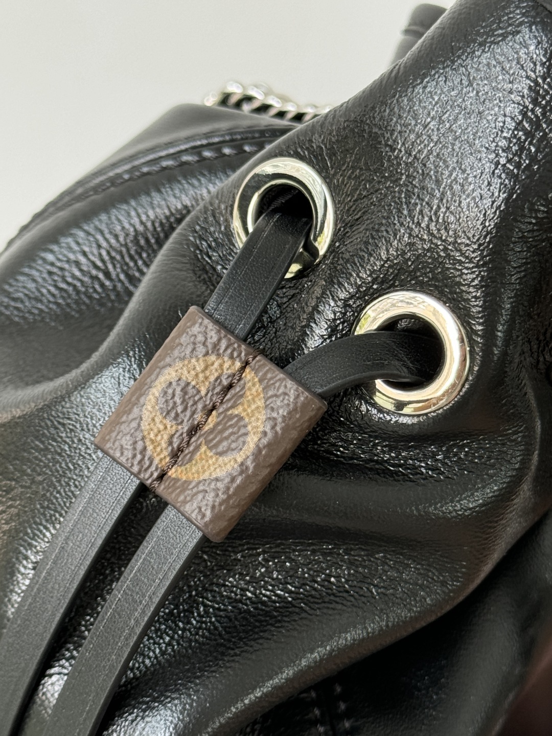 TOP Louis Vuitton LV OFF DUTY VIBE Bag 33✖️24✖️11.5cm - Black