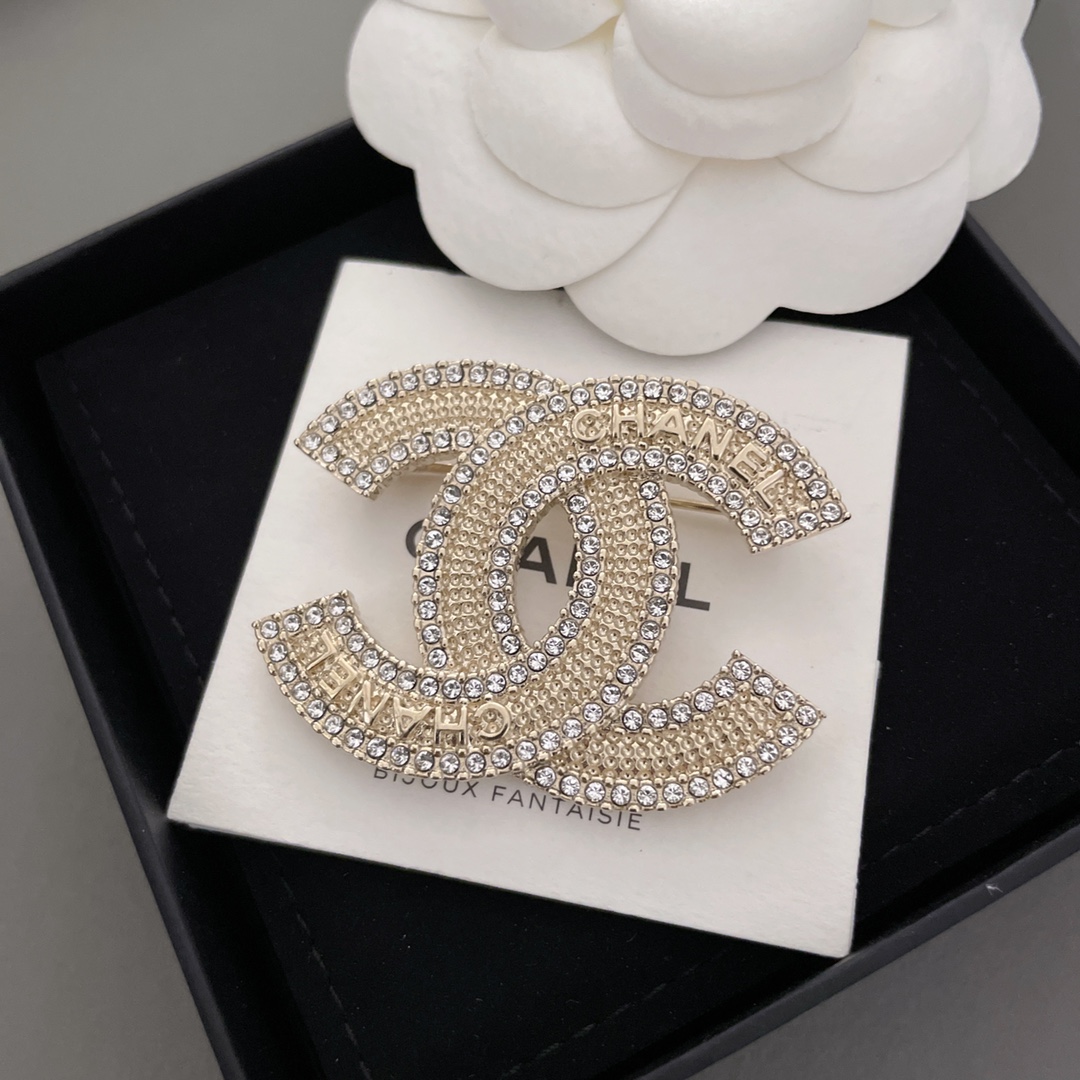 Top CHANEL Inspired Diamond Brooch - Light Gold