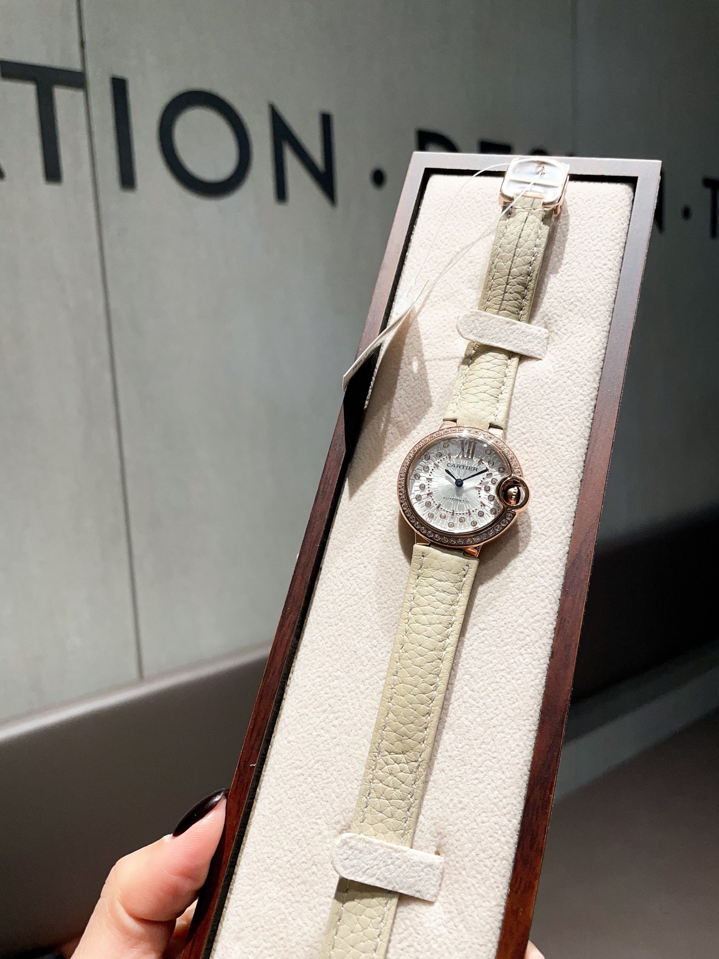 TOP Cartier Watch with Diamonds on Bezel 33mm - Khaki/Beige