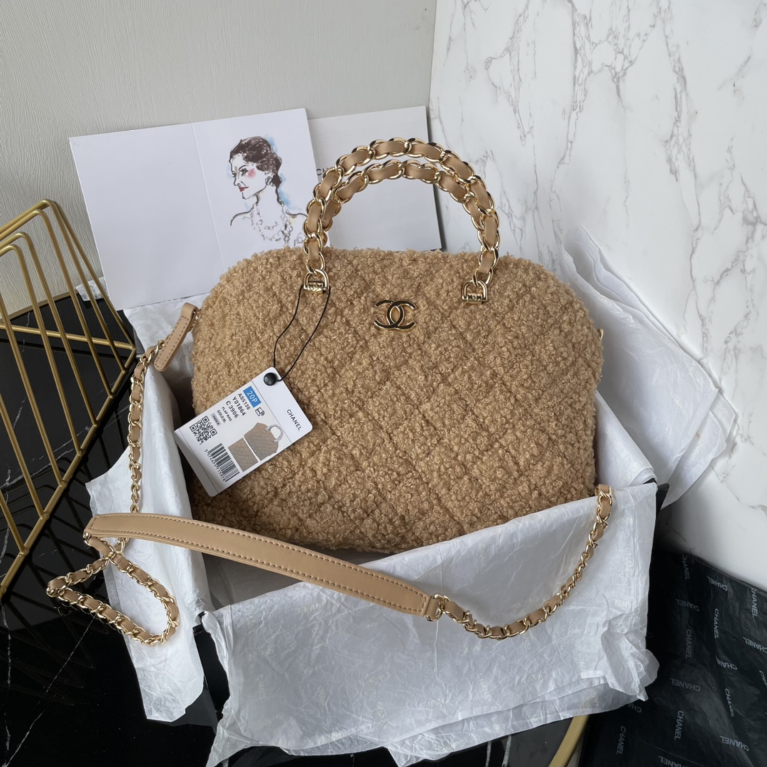 TOP CHANEL  Lambskin Clutch With Chain  20.5x28.5x7cm - 2 Colors