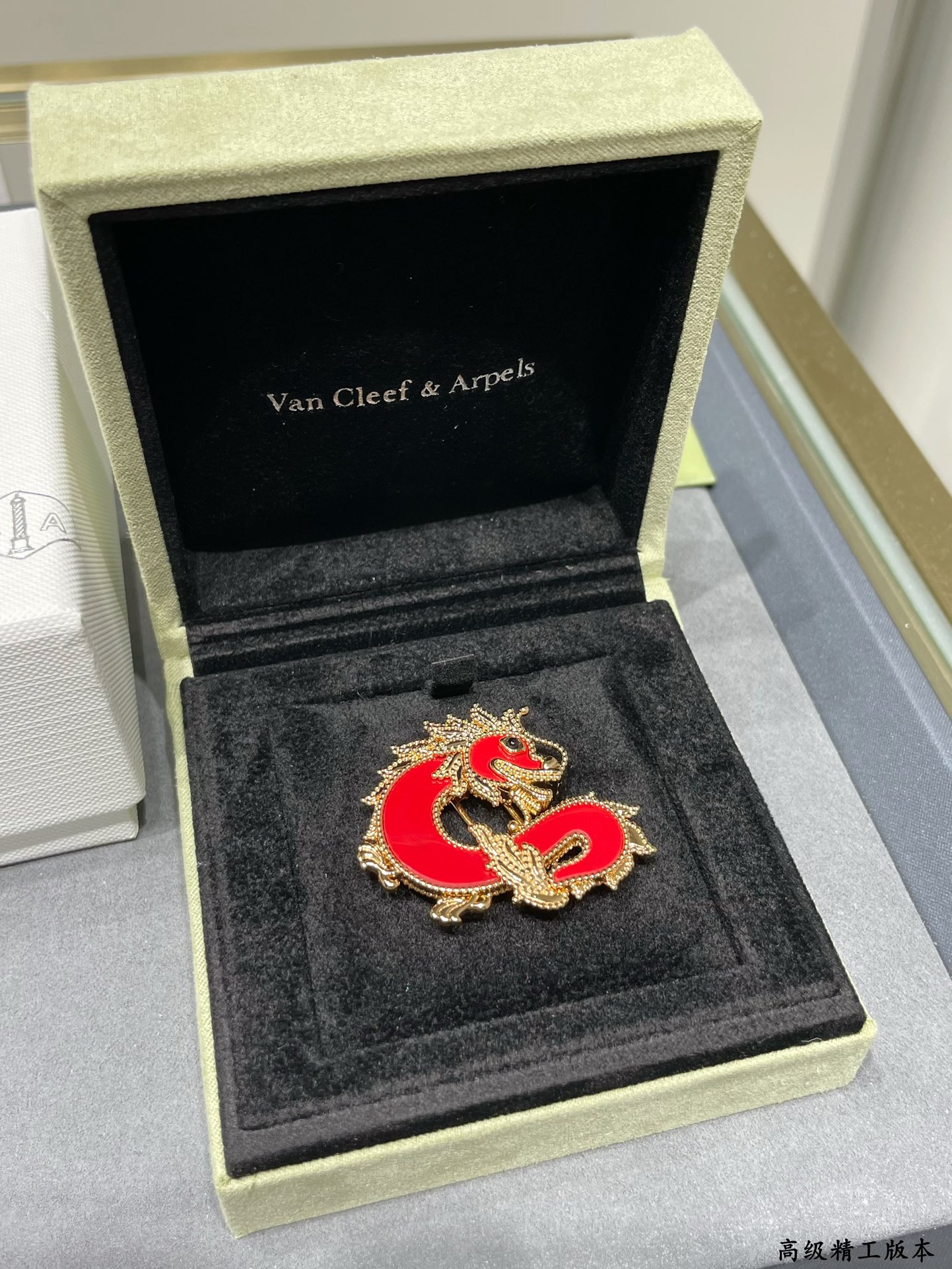 TOP Van Cleef & Arpels Zodiac Dragon Brooch-Red Color