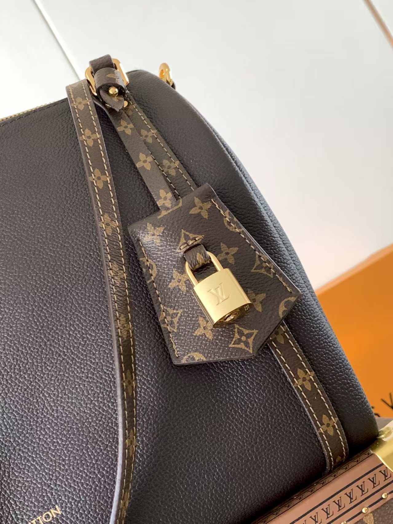 TOP Louis Vuitton LV Express Bag 24x18.5x36 cm - Black