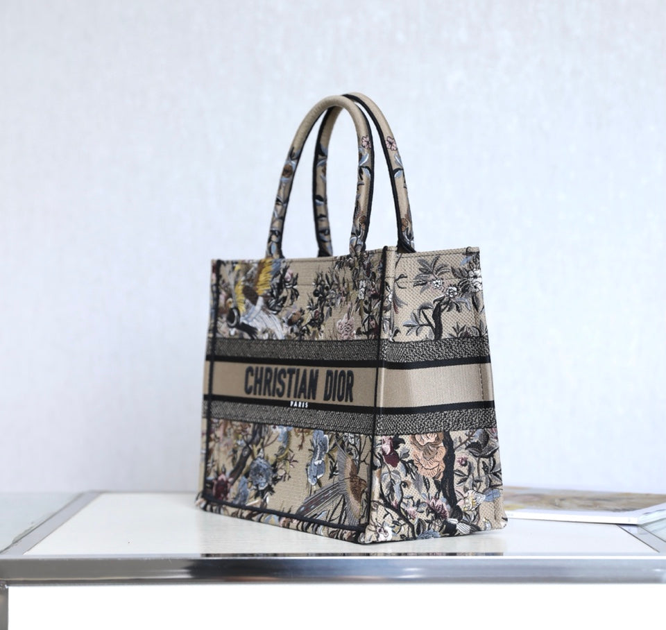 TOP Christian Dior Book Tote Bag Jadin d'Hiver Embroidery - 36×7×27CM - Medium - Beige Multicolored