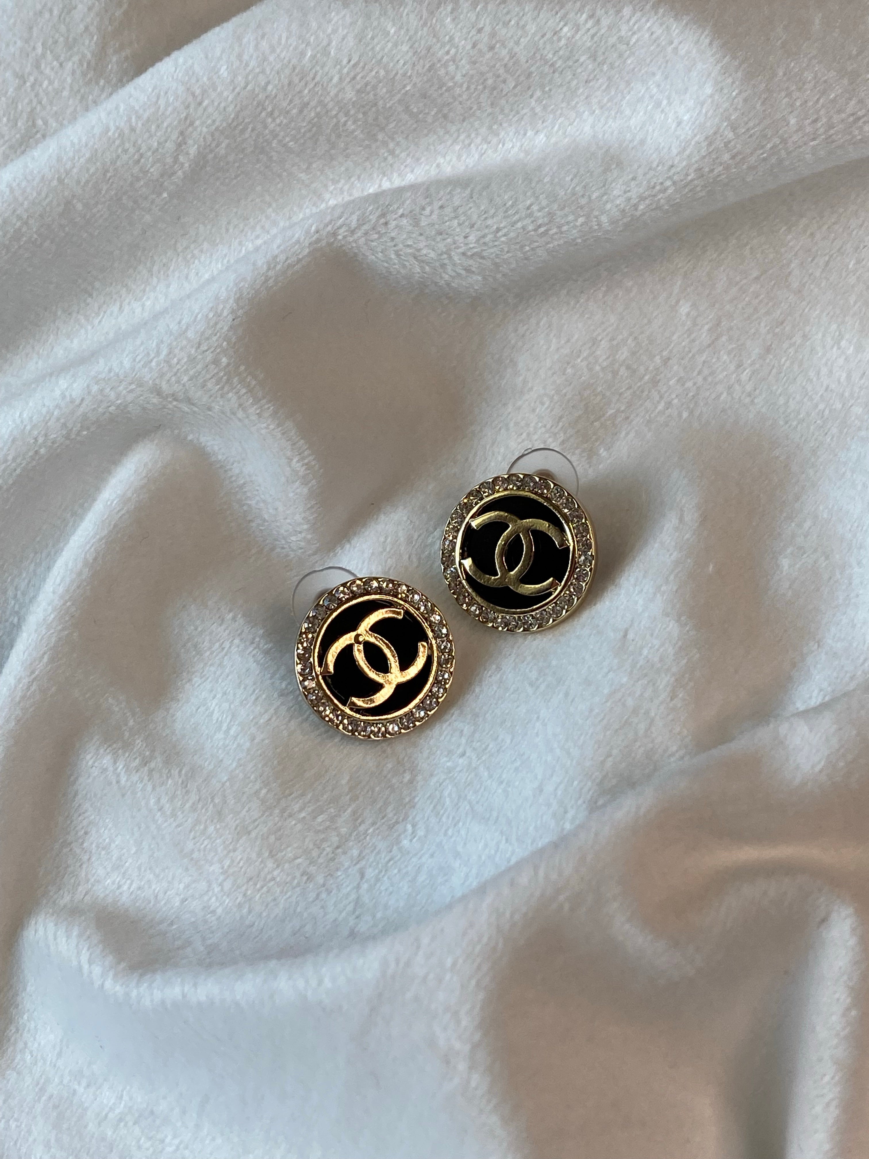 TOP CHANEL Round Stones Black Earrings