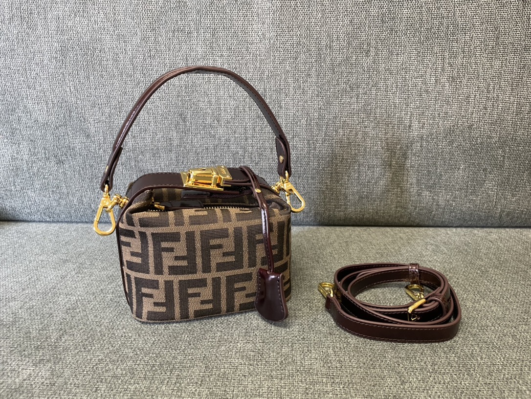 TOP FENDI Mini Lunch Box Bag 15×9×13cm  - Coffee