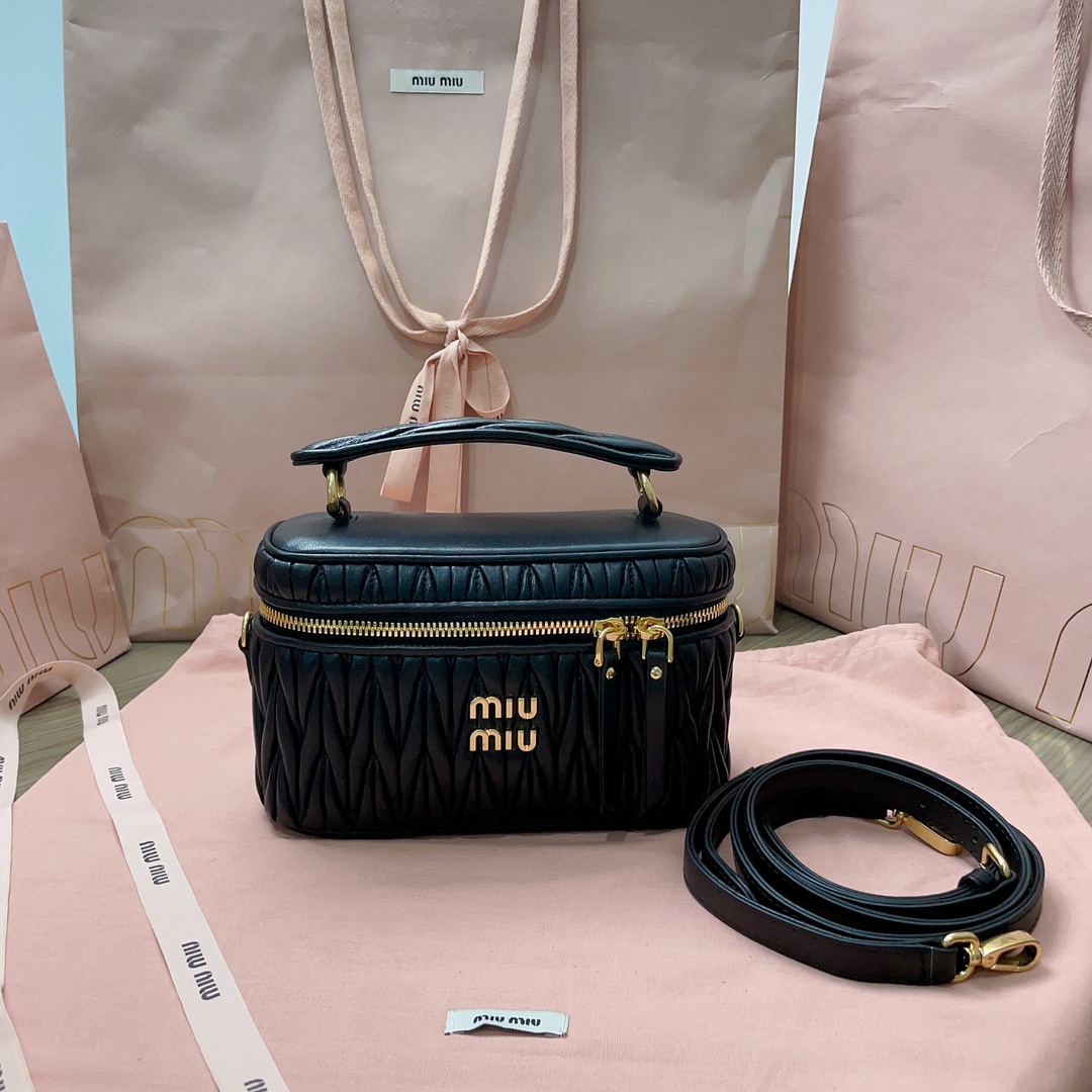 TOP Miu Miu Cosmetic  Bag 18 X11.5 X8 cm - 2 Colors