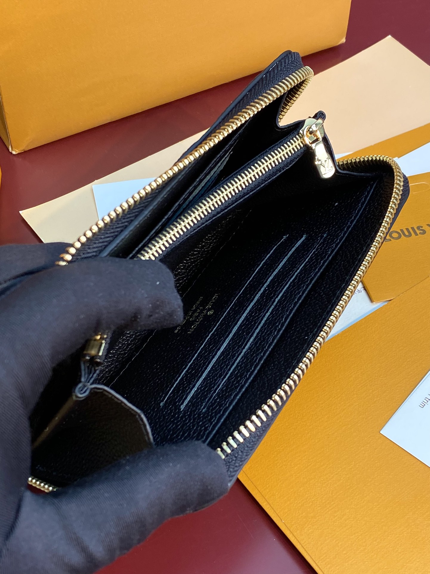 TOP Louis Vuitton LV Margot Wallet Monogram Empreinte Leather 17x11x2cm - Black
