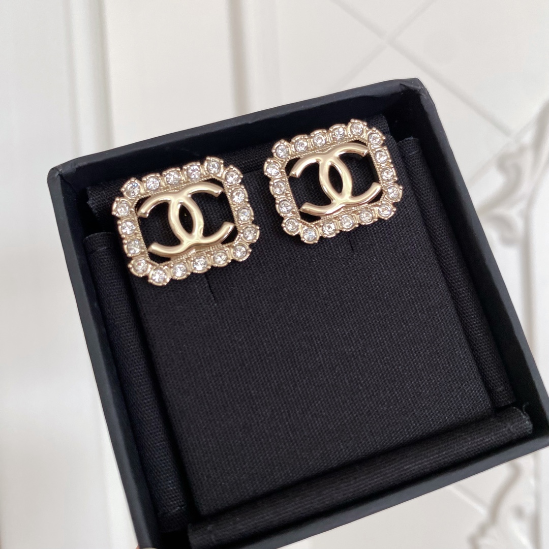TOP CHANEL Lace Square Hollow Double C Stud Earrings