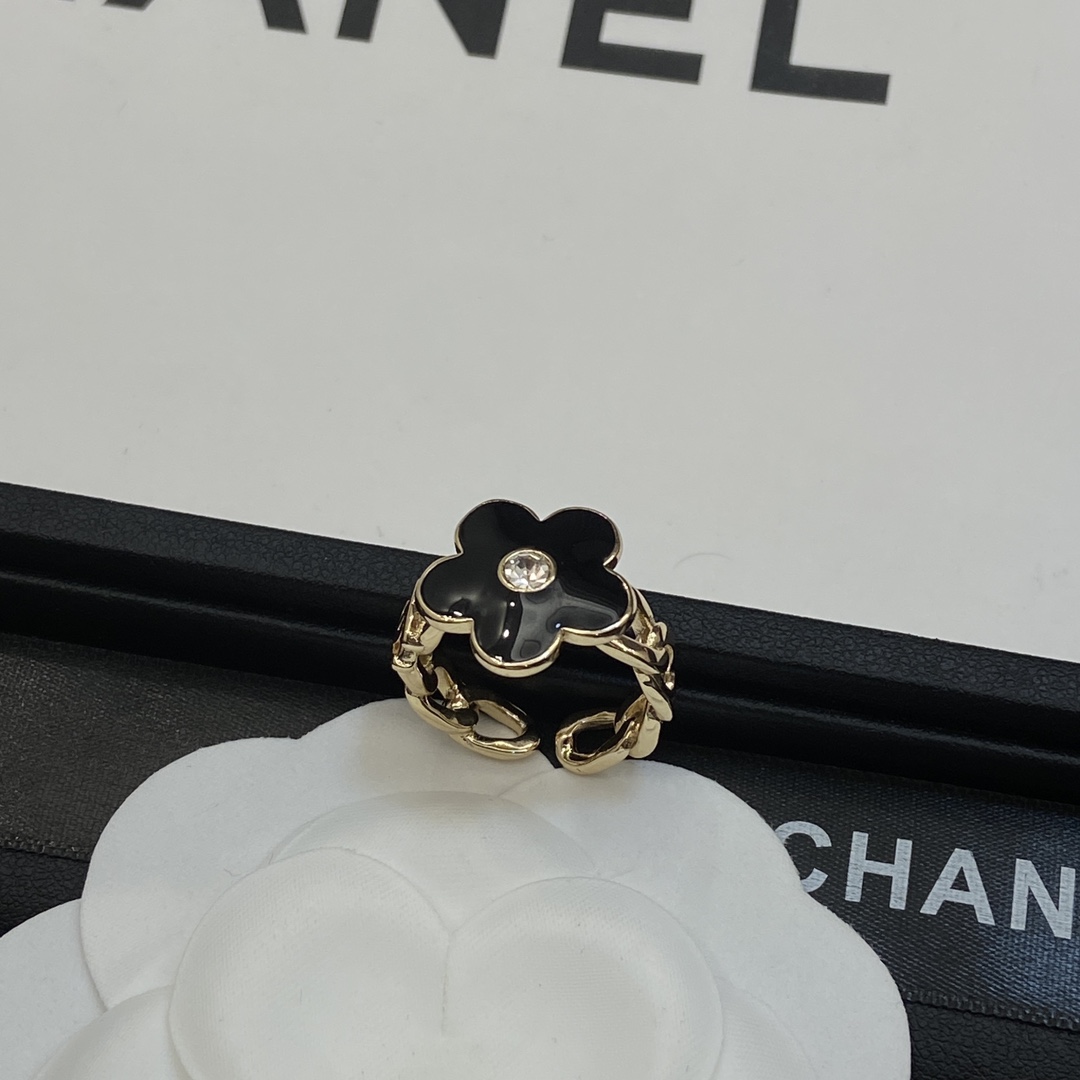 TOP CHANEL Flower Ring - Gold