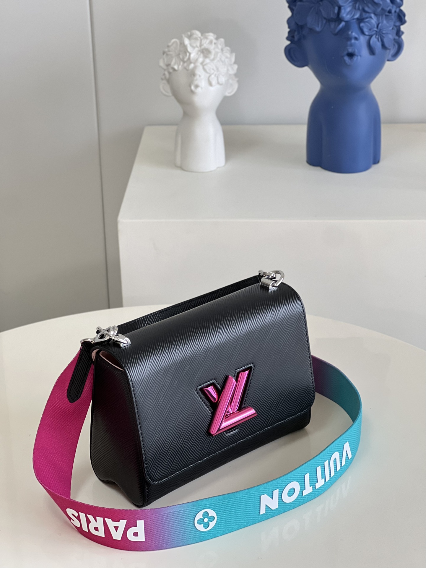 TOP Louis Vuitton LV  Epi Twist Bag 23 x 17 x 9.5 cm-Black