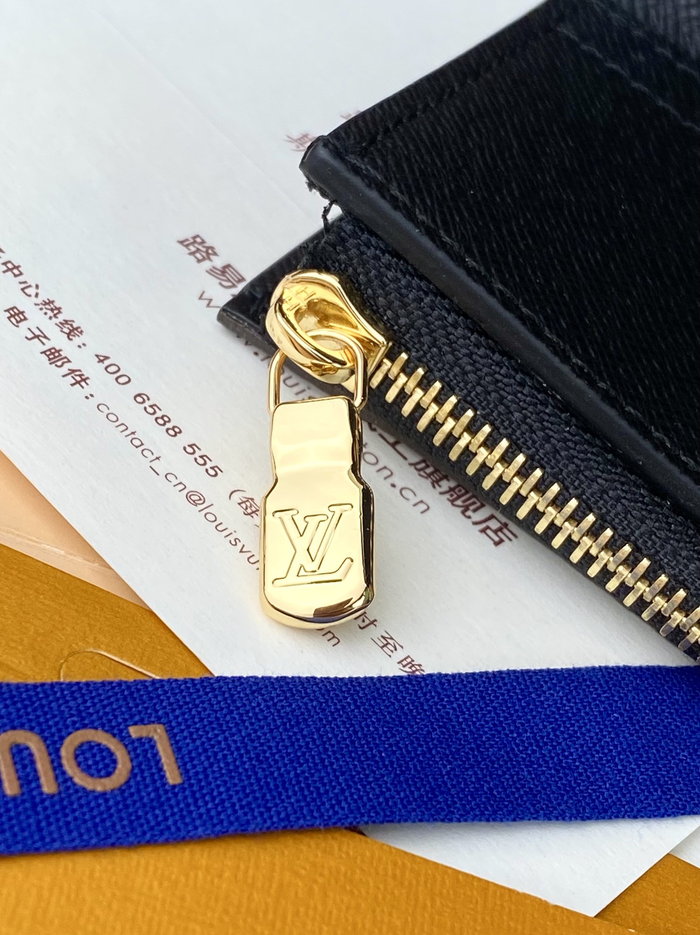 TOP Louis Vuitton LV Zoé Wallet Monogram Reverse Canvas 7.5x3x9.5cm - Khaki/Brown